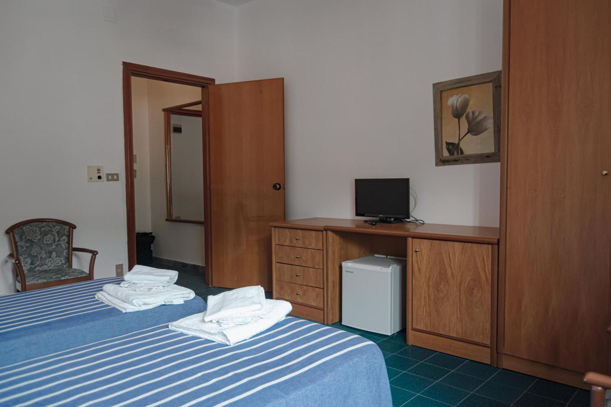 Hotel Mediterraneo 구아디아피에몬테세테르메 외부 사진